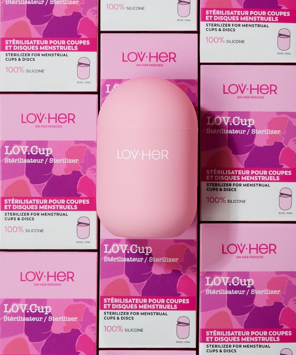 Stérilisateur LOV.Cup packshot fond boîtes 100% silicone LOVHER